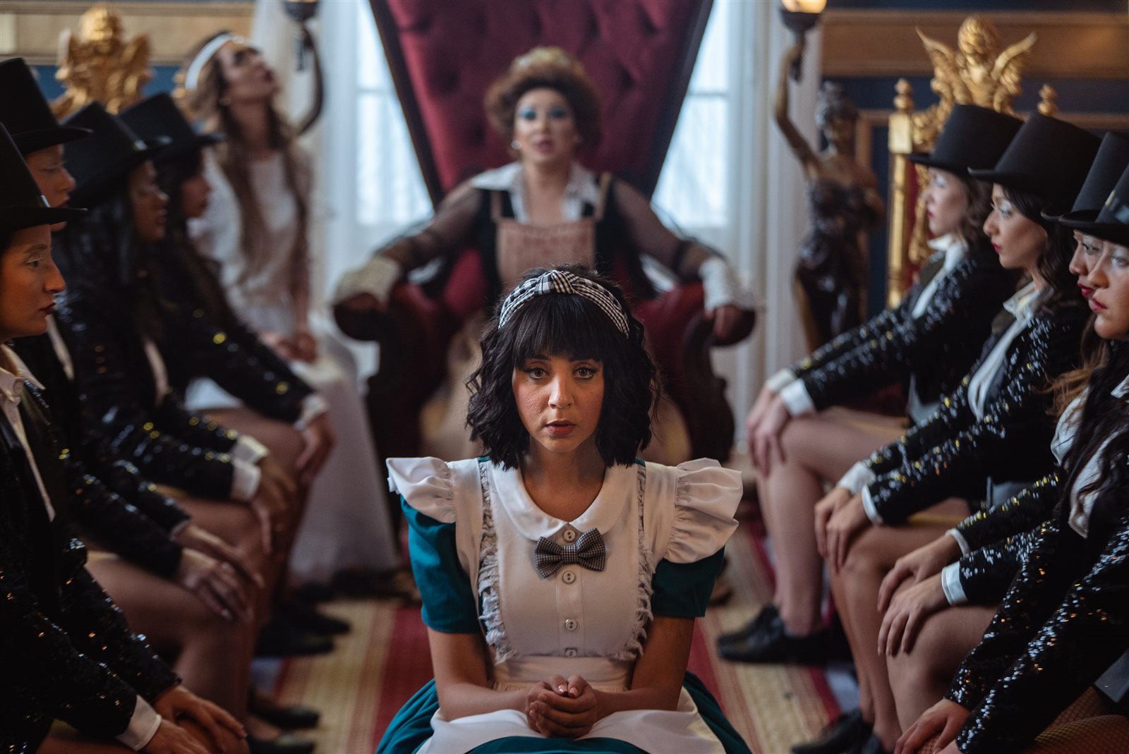 (7) Shahid- مجنونة بيك- صورة من العمل