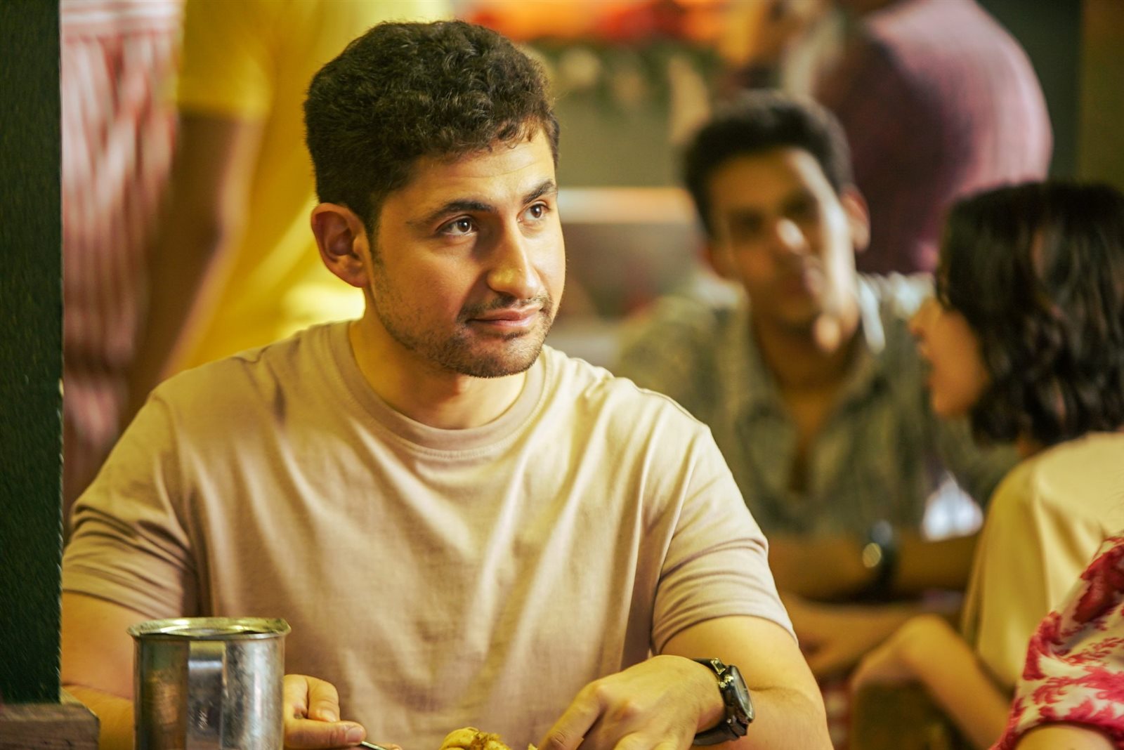 (6) Shahid- مجنونة بيك- أمير المصري