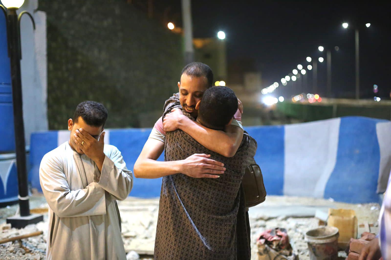 119882-فرحة-الأهالى-بالمفرج-عنهم