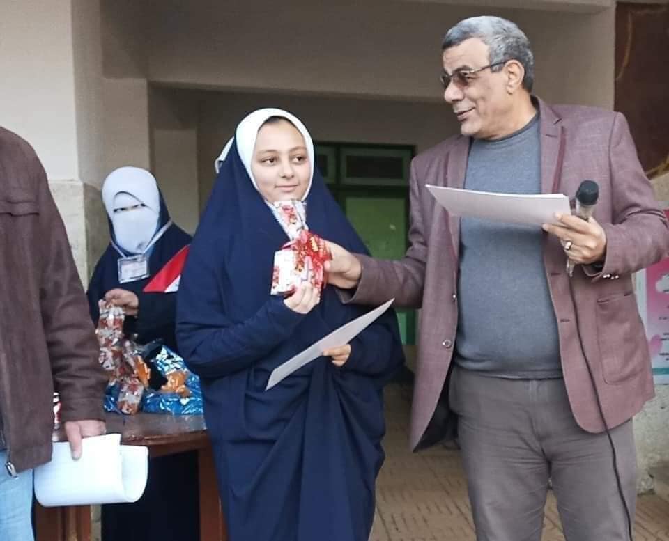 طالبات مدرسة نشا بالإسدال