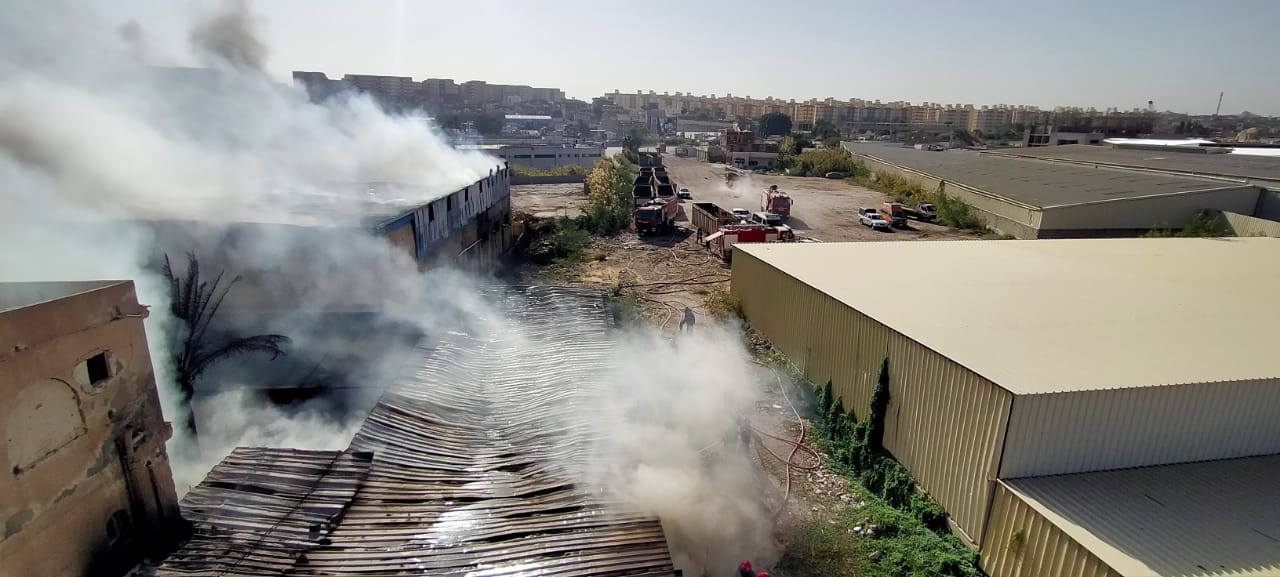  حريق هائل بمصنع أحذية في الإسكندرية