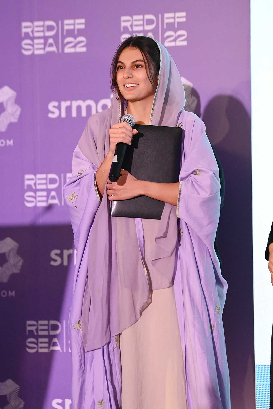 EMC_1502_fb3c3e8f-00eb-46b5-b2d4-ee7b3c799109