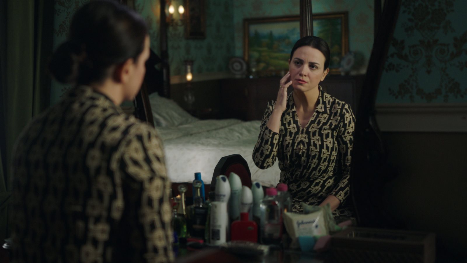 (1) Shahid- أزمة منتصف العمر- ريهام عبد الغفور