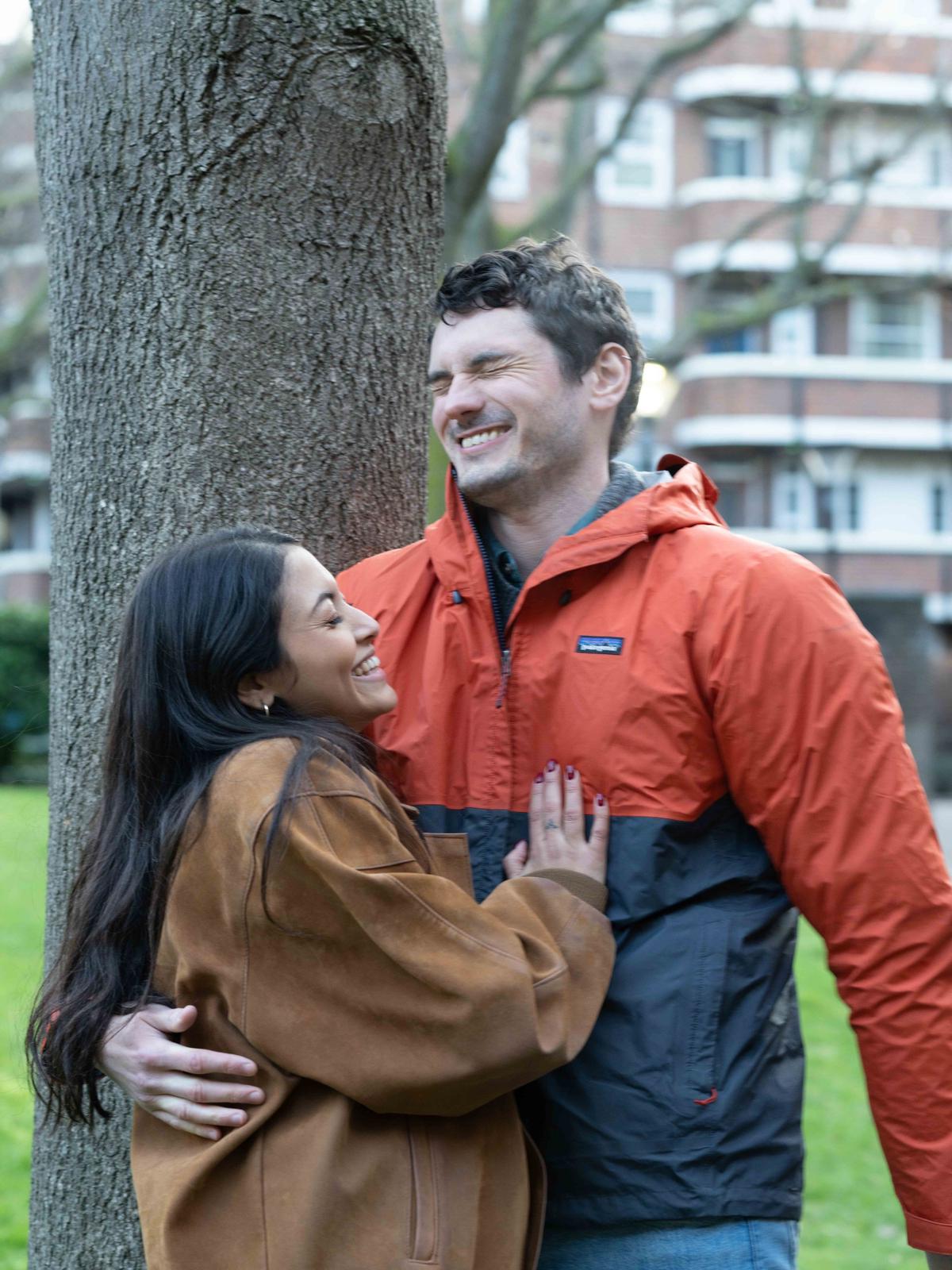 تجمعها قصة حب بالبطل