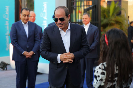 39856-الرئيس-السيسى-يصل-مدينة-الأسمرات-(6)