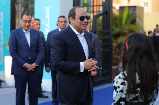 41177-الرئيس-السيسى-يصل-مدينة-الأسمرات-(4)