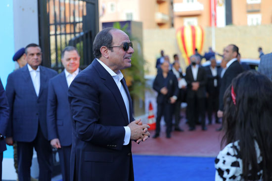 41710-الرئيس-السيسى-يصل-مدينة-الأسمرات-(3)