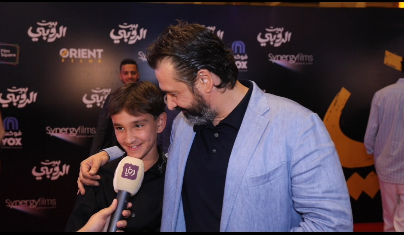 أول ظهور لـ ابن النجم كريم عبدالعزيز في العرض الخاص لفيلم 