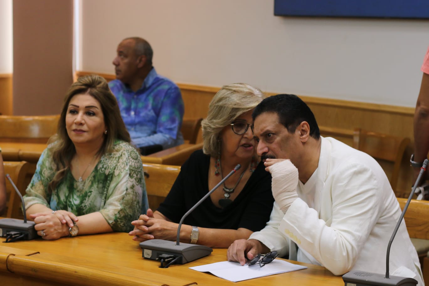 b780d102-7151-43a0-aba6-2c02e424f7c1