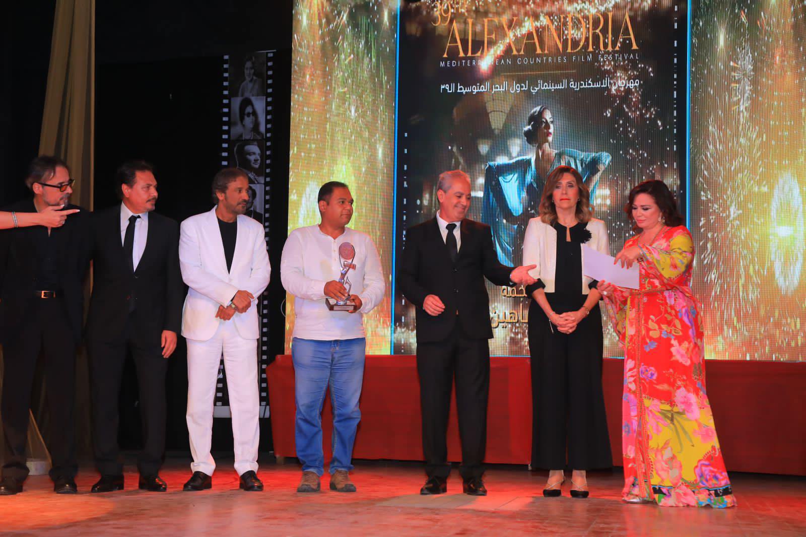 received_695095799334263