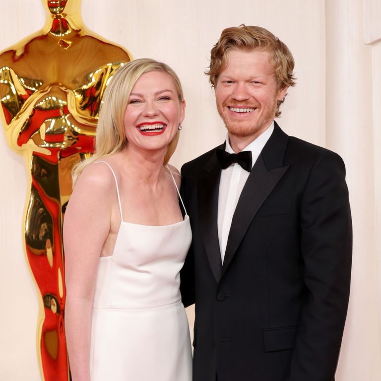 196-023623-celebrity-looks-oscars-2024-red-carpet-19