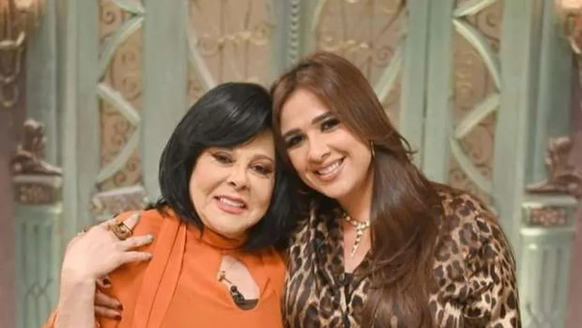 ياسمين عبد العزيز مع صاحبة السعادة