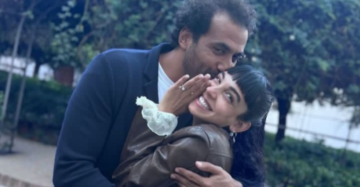 بخاتم ألماس وقبلة سلمى أبو ضيف تعلن خطوبتها.. مين العريس؟