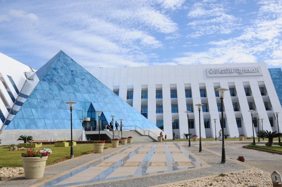 عاجل العروض غير مناسبة.. مصر تتراجع عن بيع حصتها في فودافون