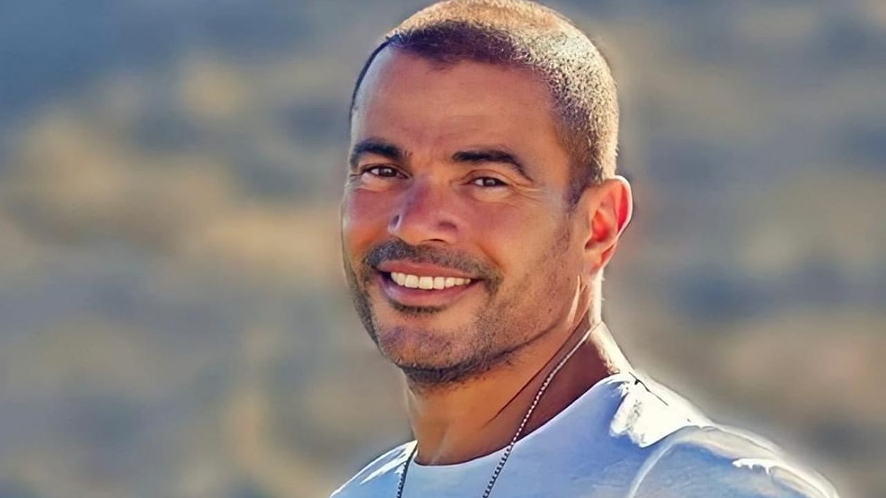 عمرو دياب.. يتعرض لانتقادات شديدة بعد ضربه لـ مهندس صوت