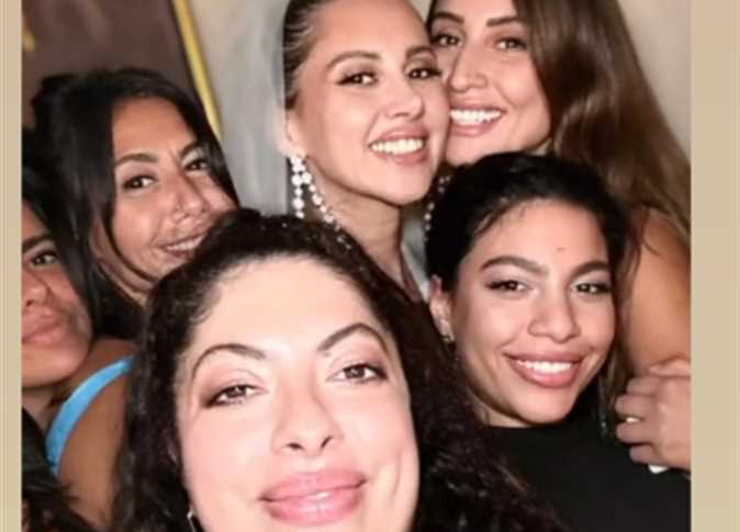 بالصور حقيقة فستان الفنانة ياسمين رئيس زواج أم فيلمها الجديد الفستان الأبيض