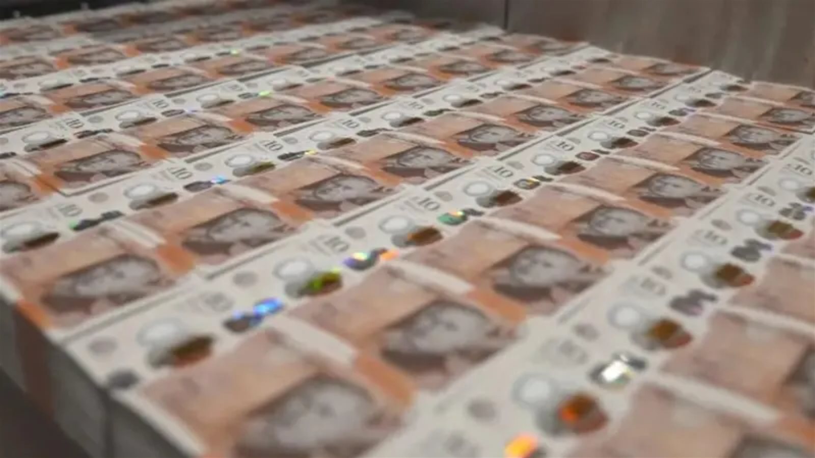 بدلا من إليزابيث.. تداول أوراق نقدية تحمل صورة الملك تشارلز في بريطانيا (صور)