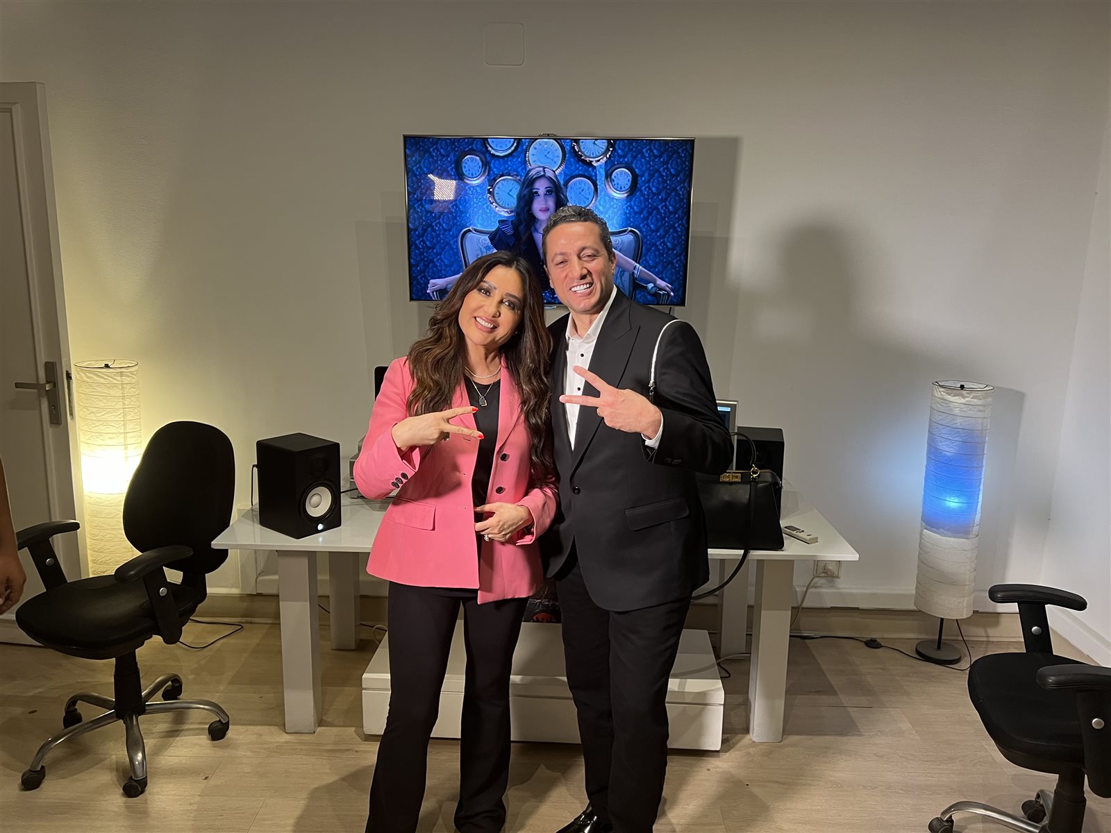 لطيفة: أستمد قوتي من أمي... واختارت معي أغاني ألبوم مفيش ممنوع قبل رحيلها (حوار)