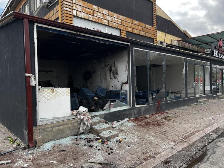 تكسير وحرق محلات السوريين في قيصري التركية