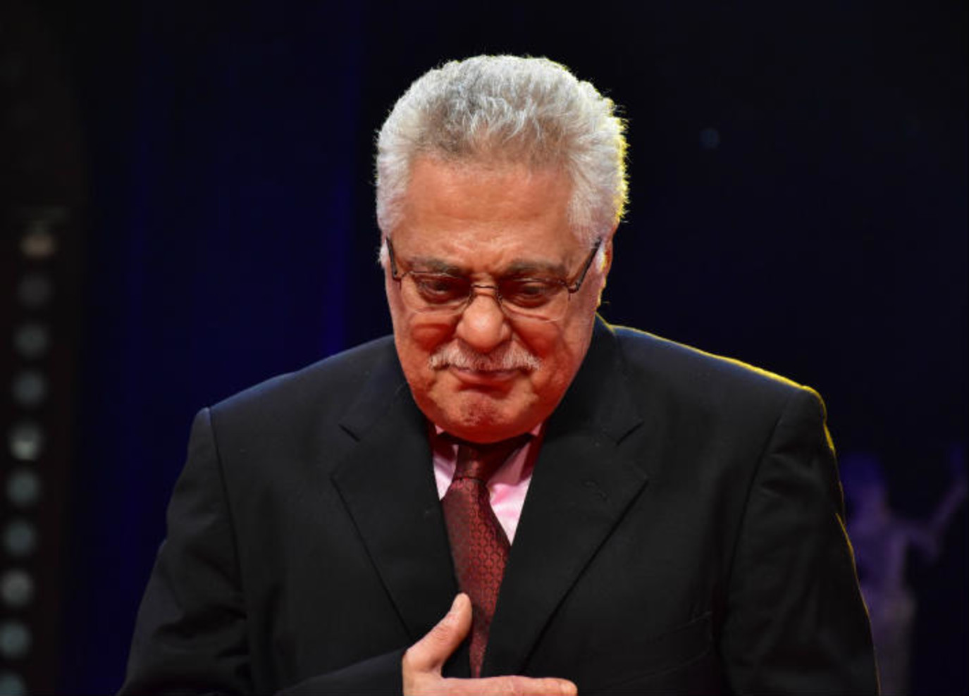 مش بيتحرك نهائي.. حقيقة تدهور الحالة الصحية للفنان توفيق عبد الحميد