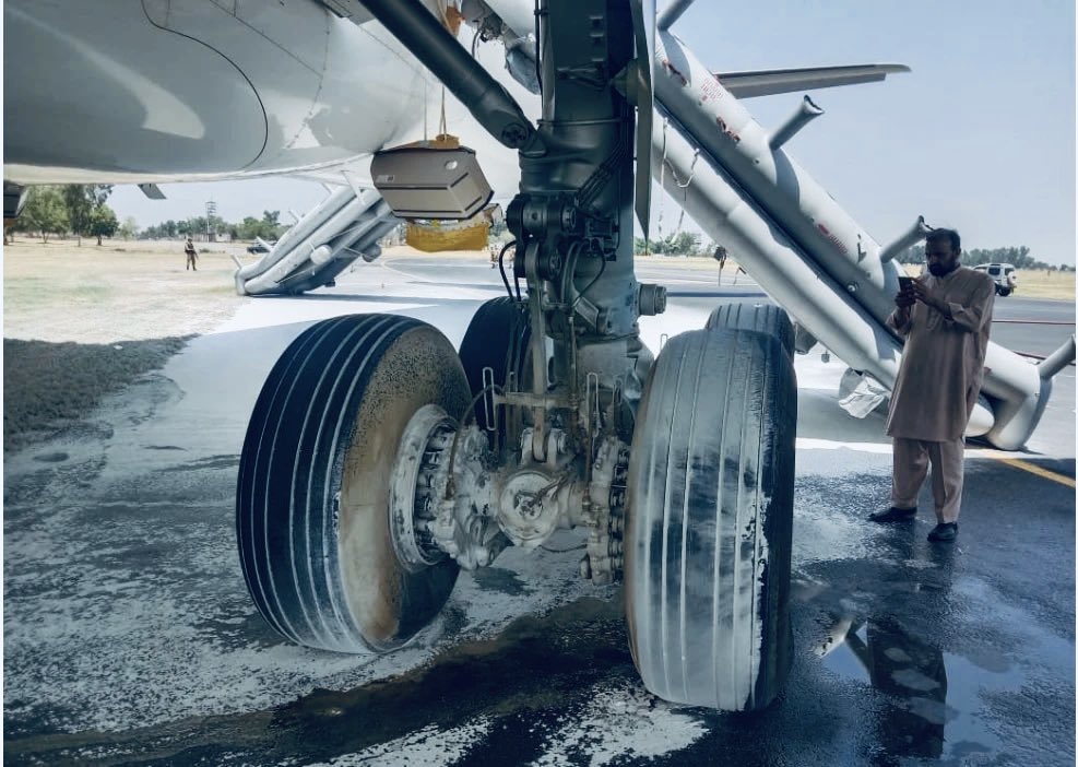 حريق على متن طائرة ركاب سعودية أثناء هبوطها في مطار بيشاور (صور)