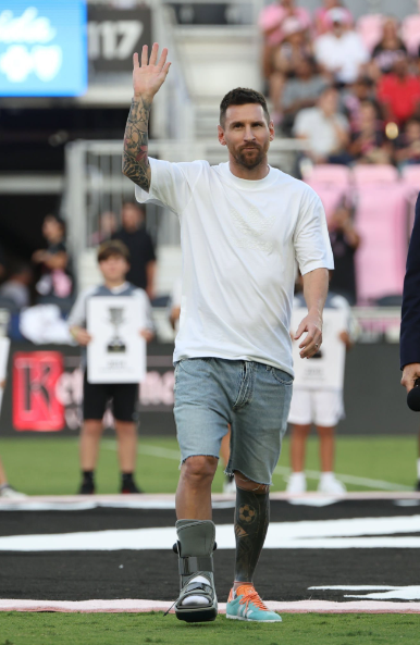 لماذا كرم إنتر ميامي الأسطورة ليونيل ميسي بعد التتويج بكوبا 2024؟