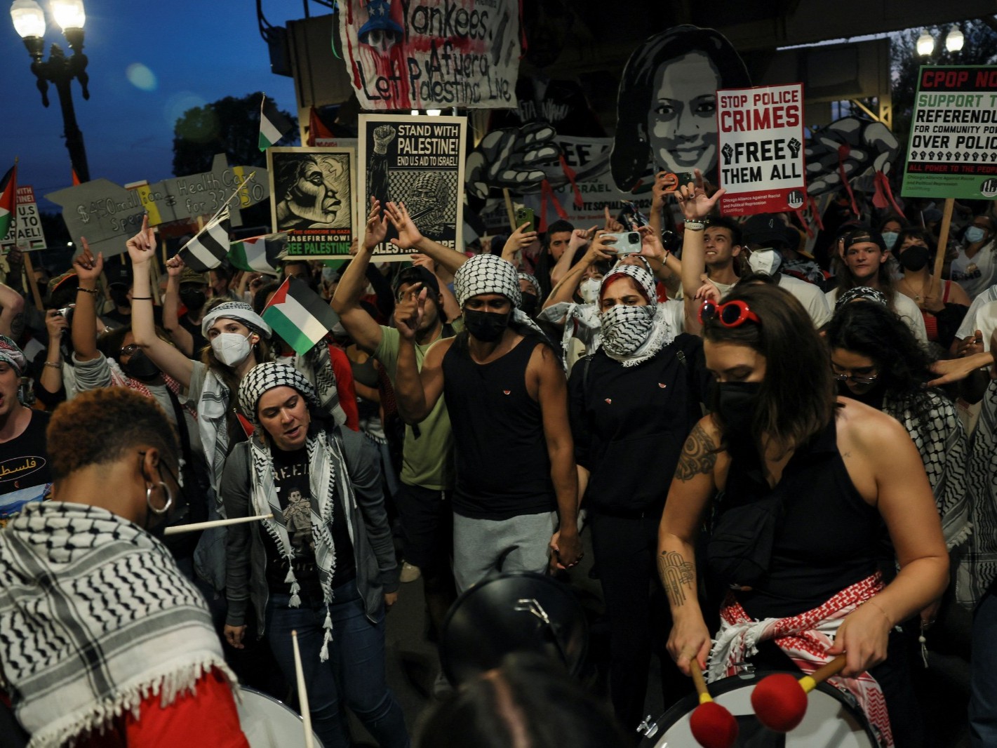 المؤيدون لغزة بشيكاغو يلجؤون للشارع بعد منعهم من الحديث في مؤتمر الديمقراطيين