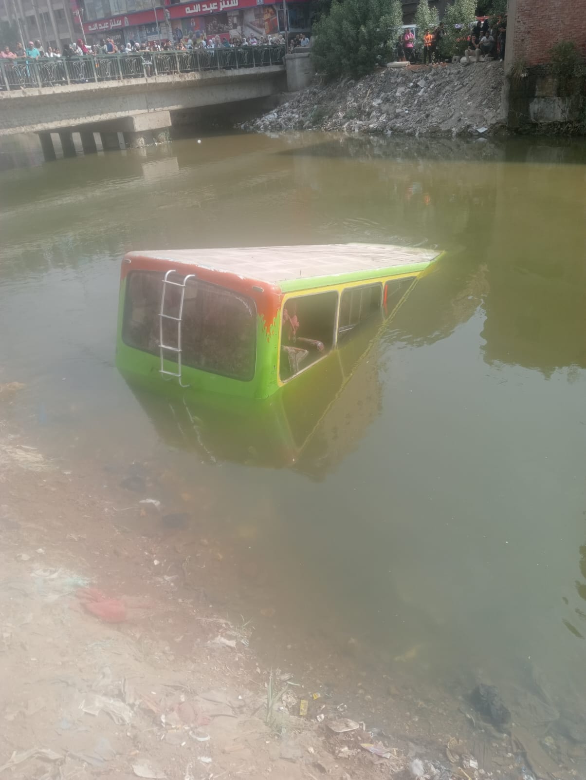 عاجل تفاصيل انقلاب أتوبيس في ترعة الشرقاوية بشبرا الخيمة (صور)