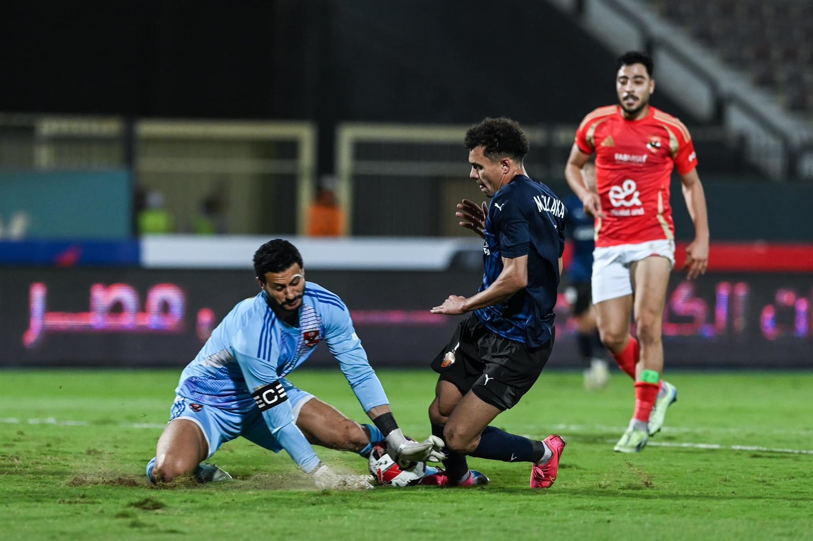 عاجل الأهلي يقسو على سيراميكا بخماسية في انطلاقة الدوري المصري (صور) عاجل الأهلي يقسو على سيراميكا بخماسية في انطلاقة الدوري المصري (صور)