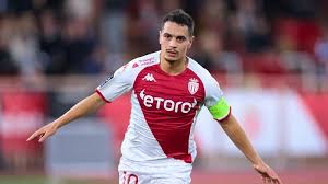 الحكم بحبس وسام بن يدر نجم منتخب فرنسا عامين بتهمة الاعتداء الجنسي