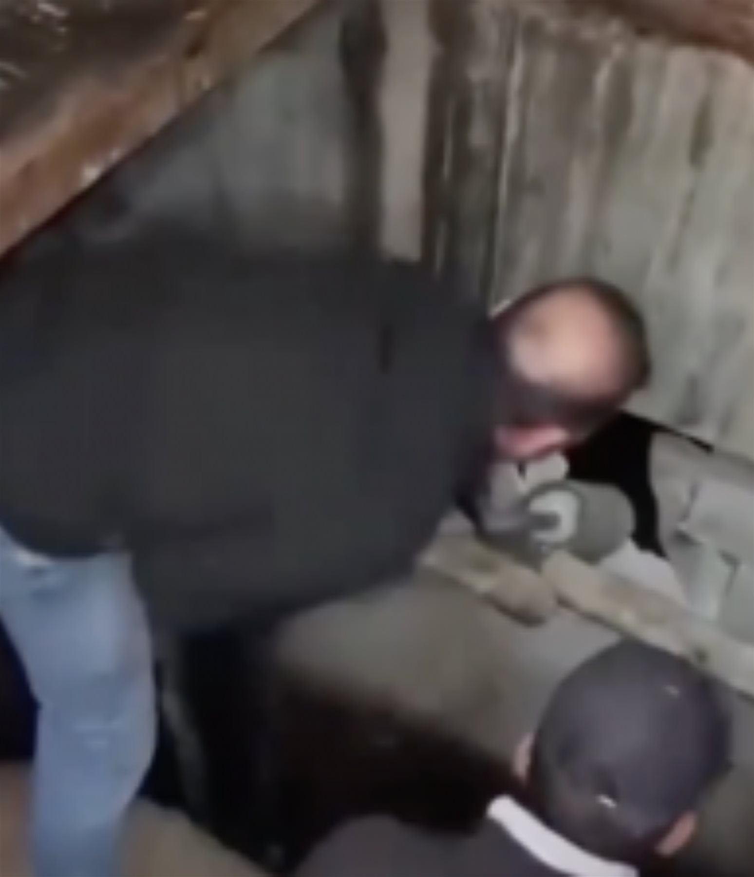 عاجل سجن صيدنايا.. مشاهد صادمة من داخل المسلخ البشري السوري