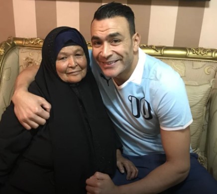 وفاة والدة عصام الحضري بعد صراع مع المرض