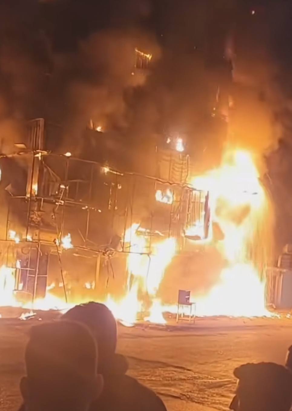 عاجل خسائر بالملايين.. تفاصيل حريق التهم مطعم شهير في فيصل ومحلين مجاورين