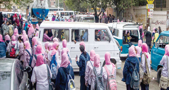 طالبة الشروق تقفز من الميكروباص هروبا من السائق المتحرش