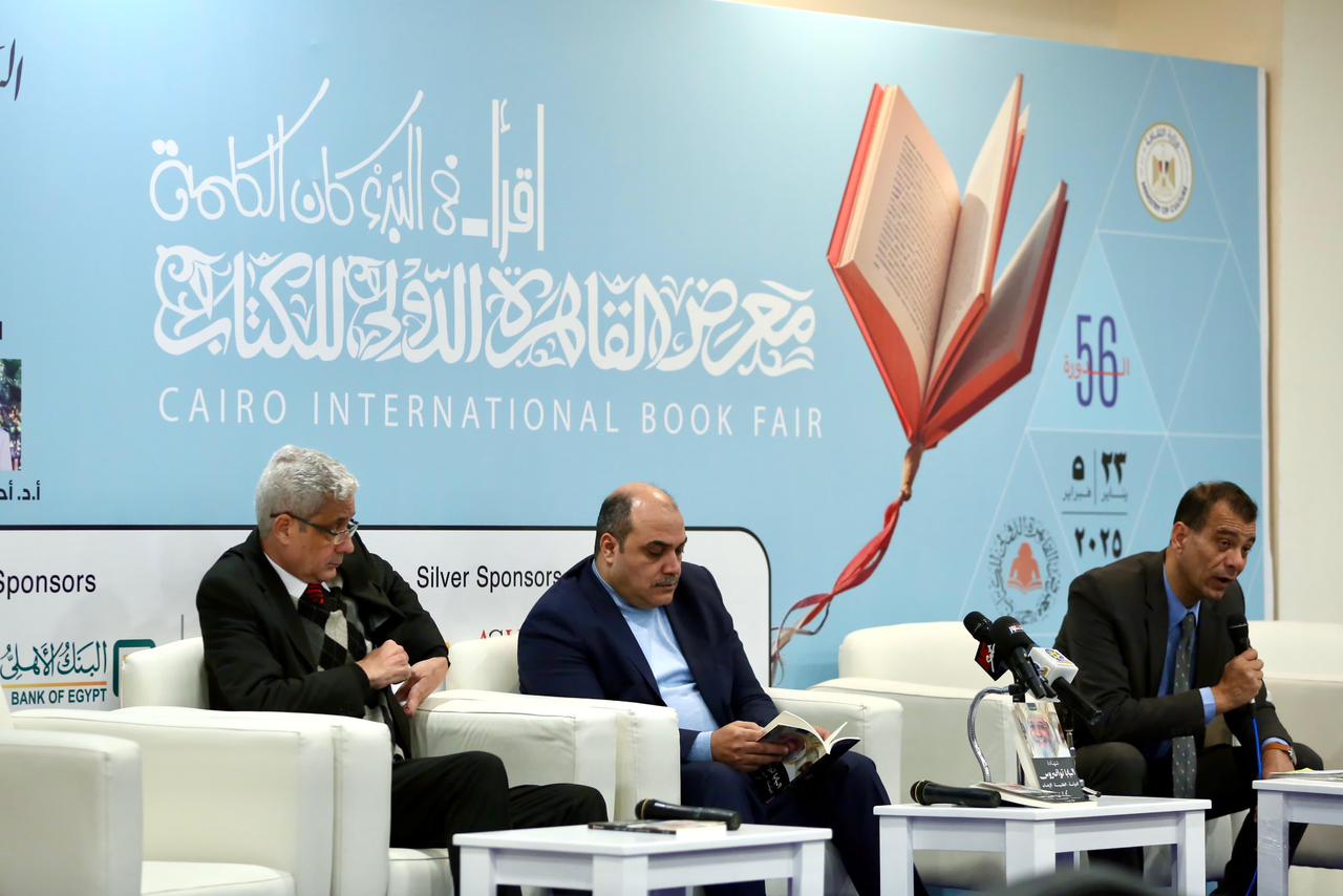 محمد الباز يناقش شهادة البابا تواضروس في ندوة بمعرض الكتاب