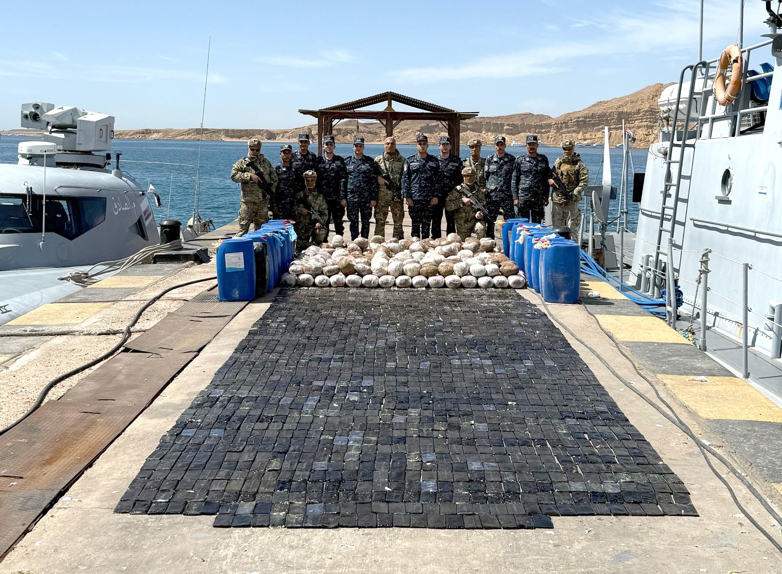 نقل الطفلة إيمان ضحية رشق الحجارة لتلقي العلاج بمستشفى معهد ناصر