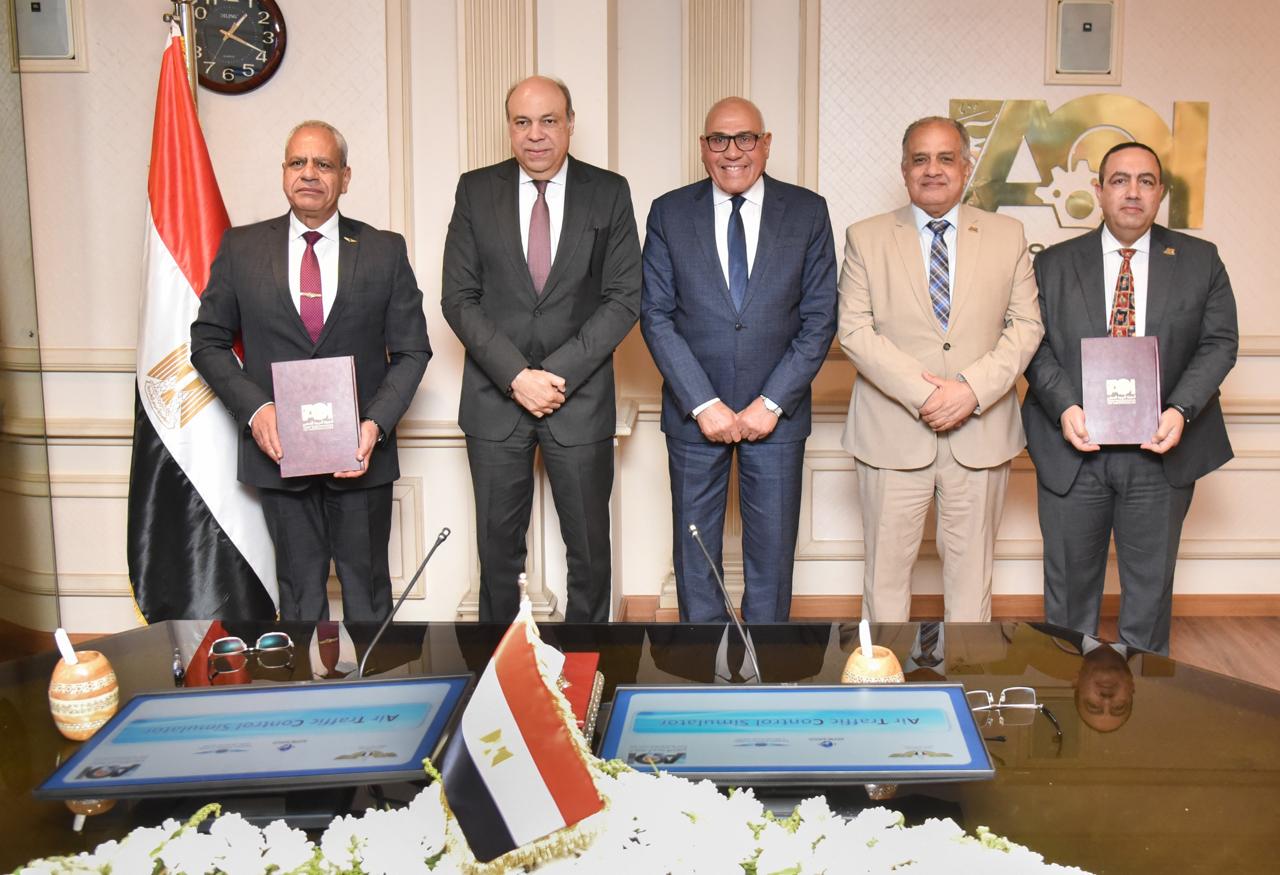 الأكاديمية المصرية ومصنع الإلكترونيات يتحدان لتطوير مستقبل الطيران المدني