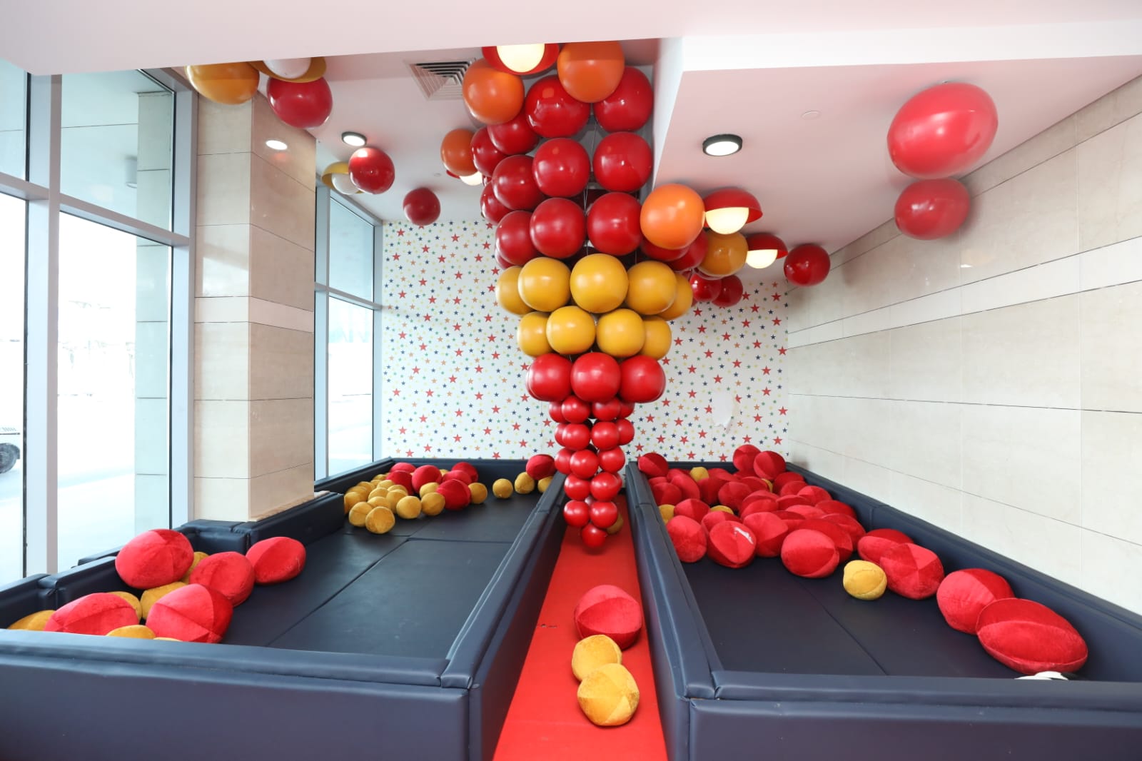 مطار القاهرة يخصص غرف مجهزة بالكامل للأمهات والأطفال