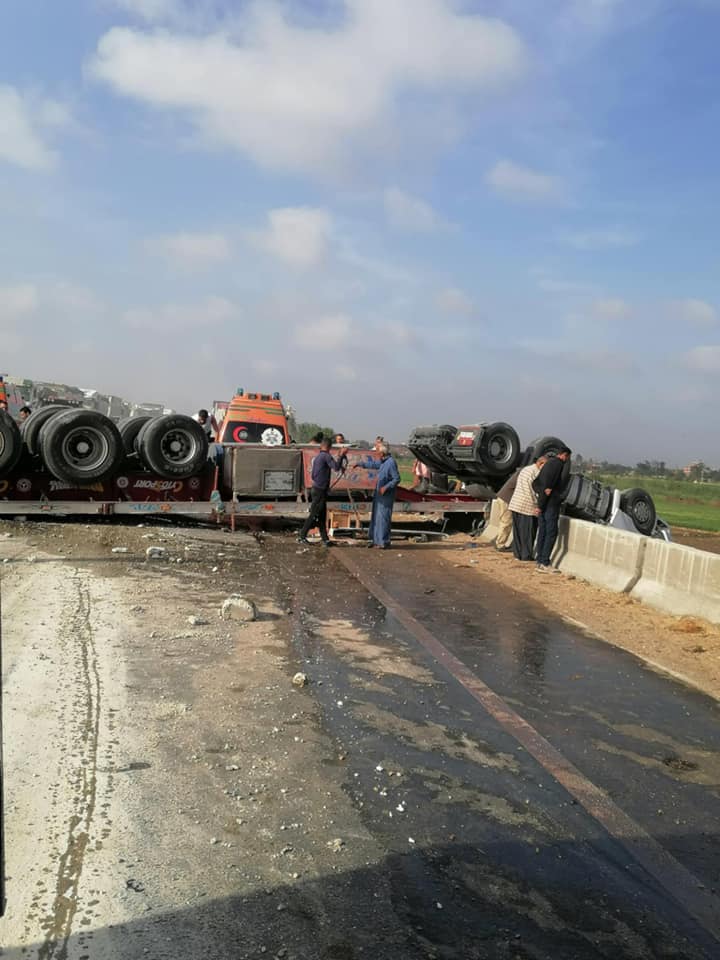 وفاة سائق وإصابة 3 في حادث تصادم على الطريق الإقليمي بالمنوفية (صور)