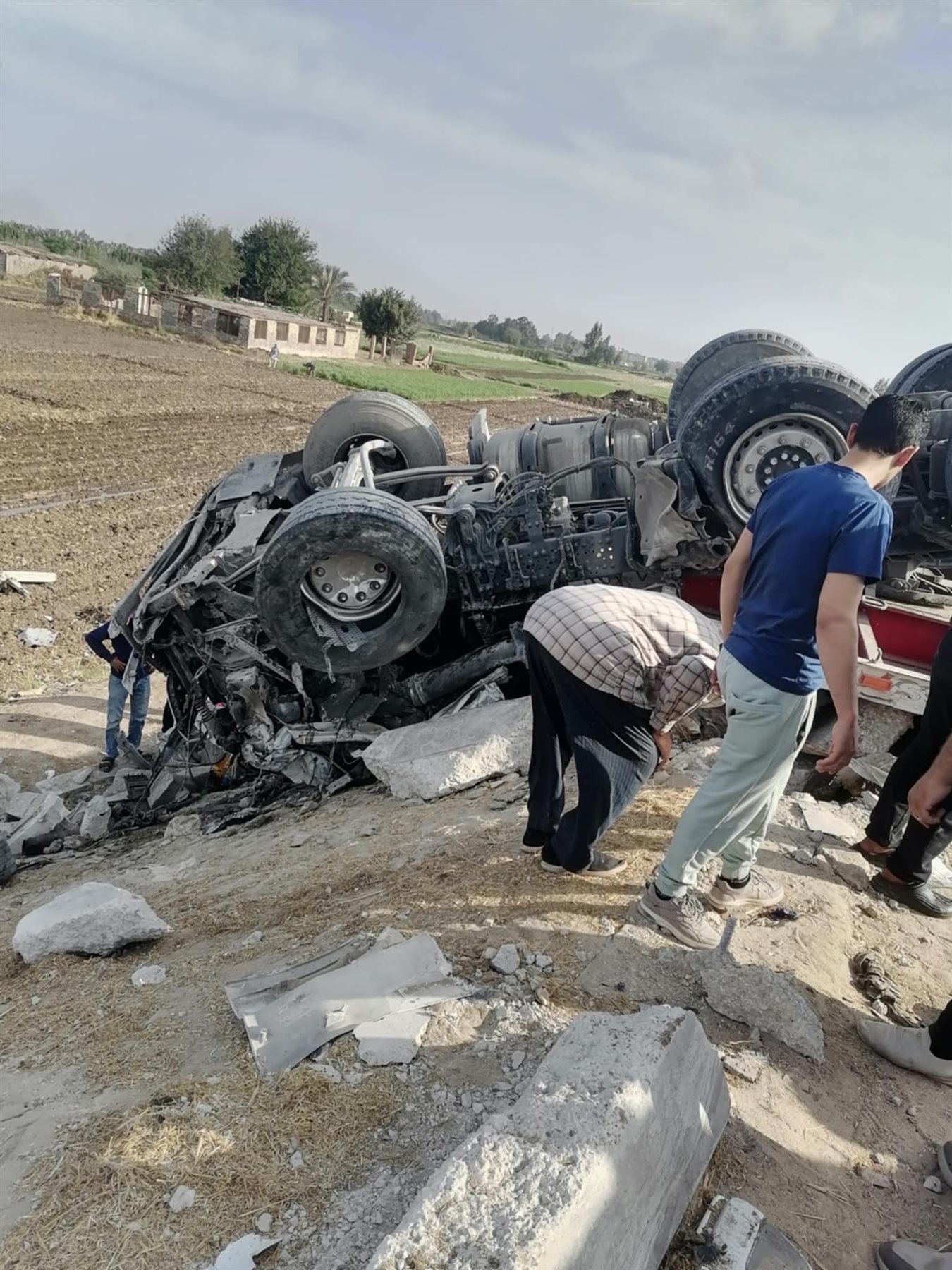 وفاة سائق وإصابة 3 في حادث تصادم على الطريق الإقليمي بالمنوفية (صور)