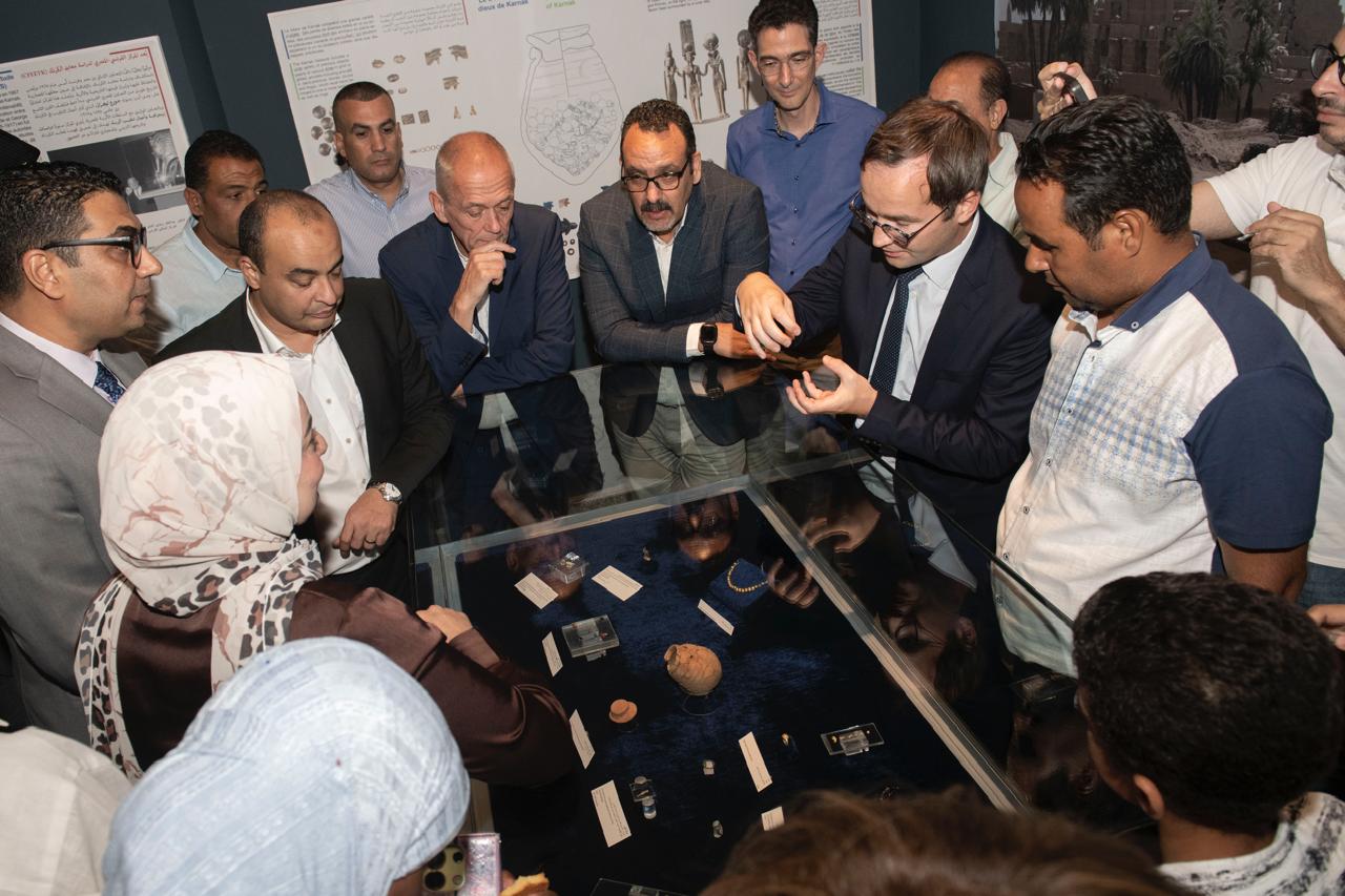 متحف الأقصر يحتفي بكنوز الفراعنة في معرض حلي الكرنك الذهبية