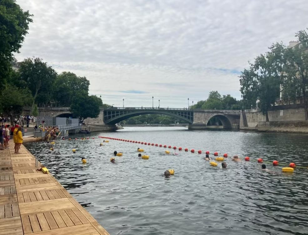 لأول مرة منذ أكثر من 1000 عام.. عودة السباحة إلى نهر السين في باريس