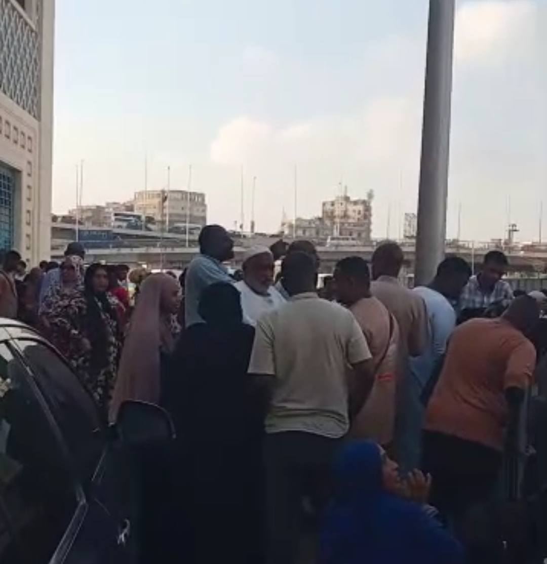 عاجل بالصور والفيديو.. بدء توافد السودانيين إلى محطة قطار رمسيس للمغادرة إلى بلادهم