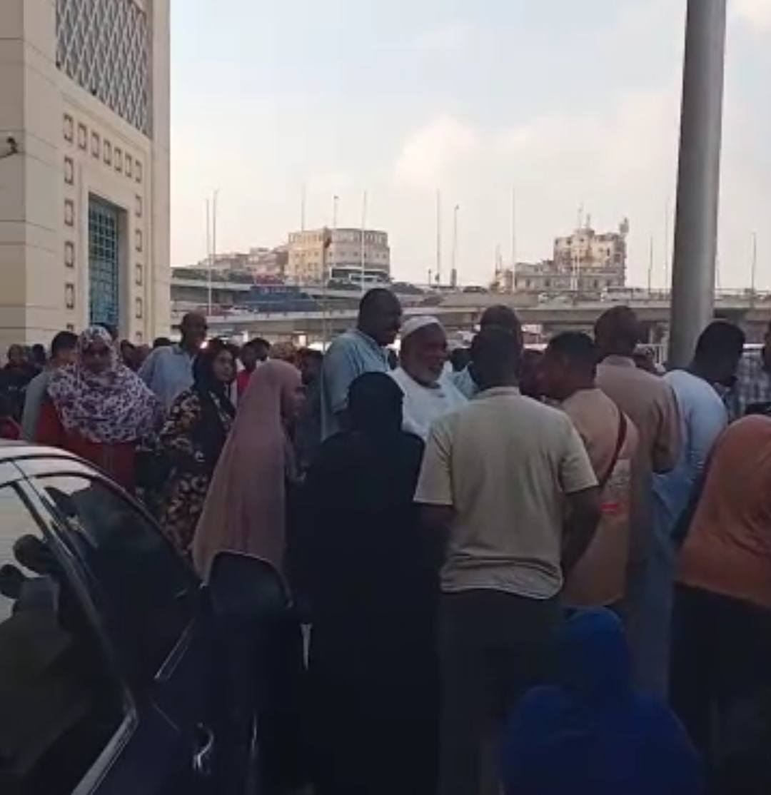 عاجل بالصور والفيديو.. بدء توافد السودانيين إلى محطة قطار رمسيس للمغادرة إلى بلادهم