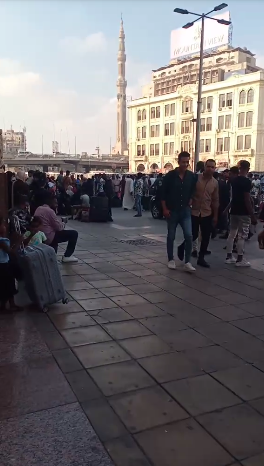 عاجل بالصور والفيديو.. بدء توافد السودانيين إلى محطة قطار رمسيس للمغادرة إلى بلادهم