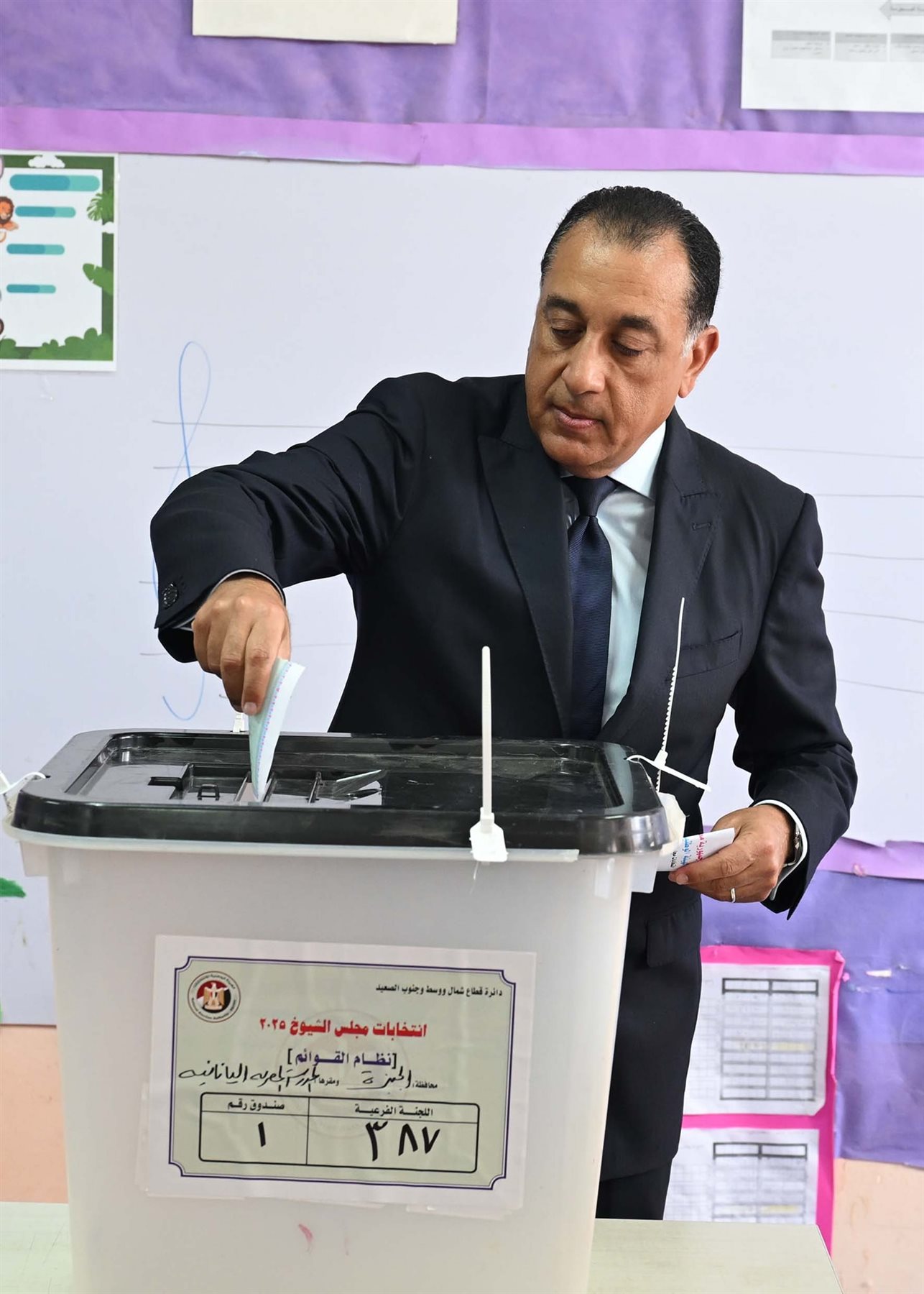 أول الحاضرين.. الحكومة تدلي بصوتها في انتخابات مجلس الشيوخ 2025