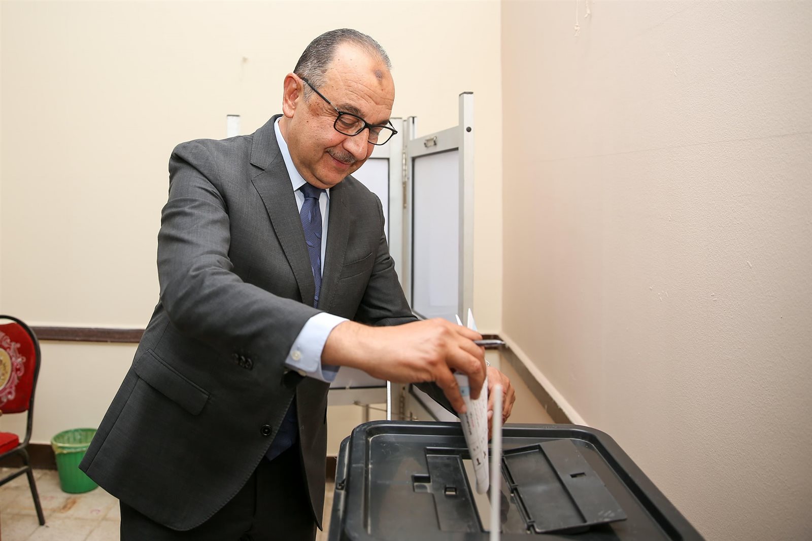 أول الحاضرين.. الحكومة تدلي بصوتها في انتخابات مجلس الشيوخ 2025