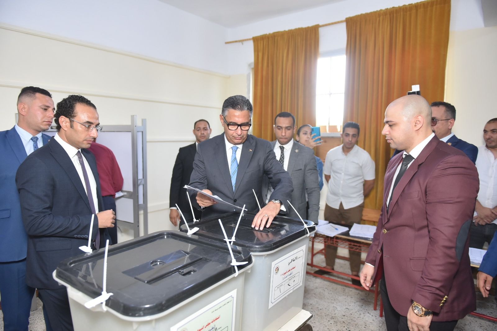 أول الحاضرين.. الحكومة تدلي بصوتها في انتخابات مجلس الشيوخ 2025