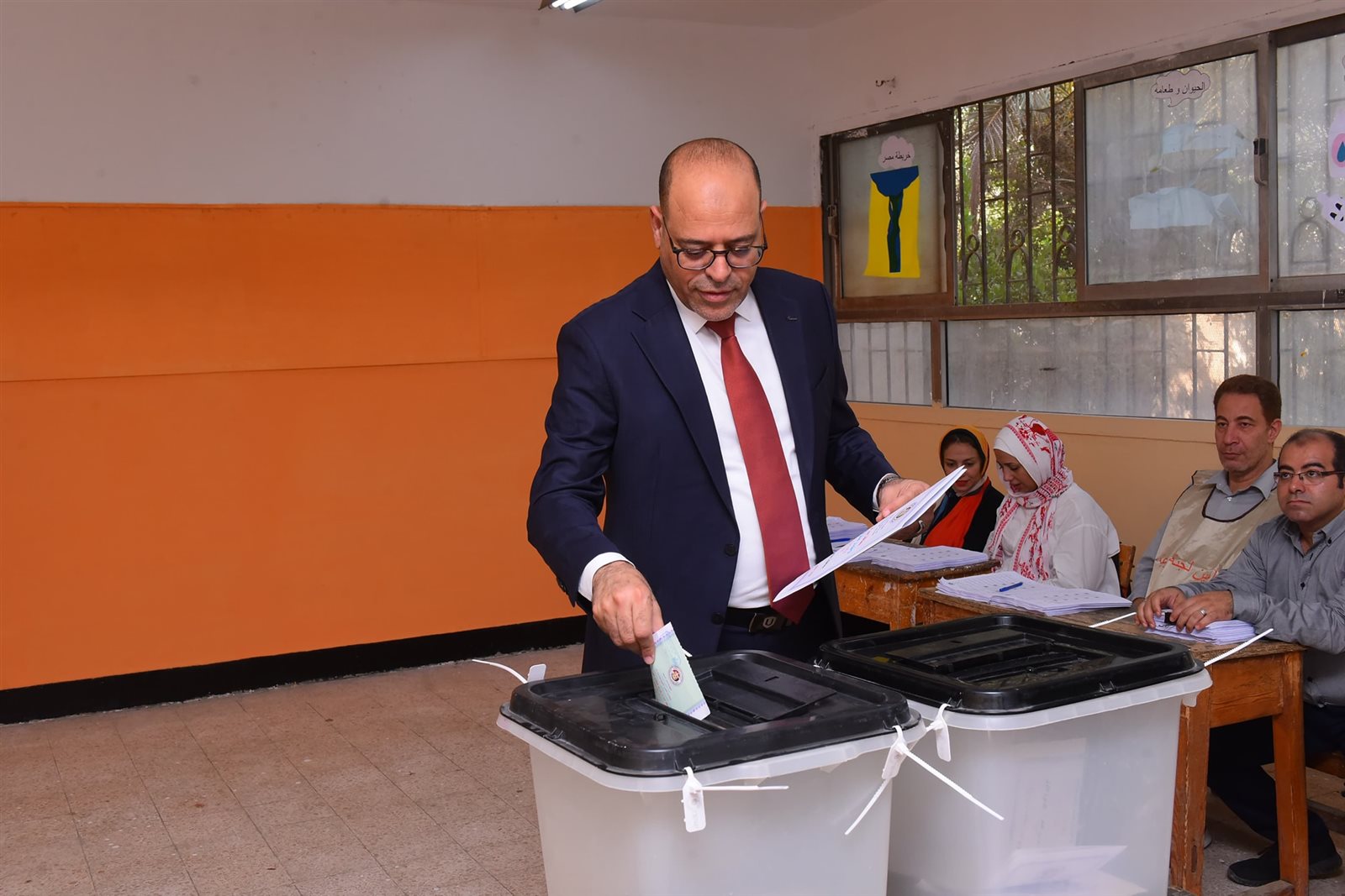 أول الحاضرين.. الحكومة تدلي بصوتها في انتخابات مجلس الشيوخ 2025