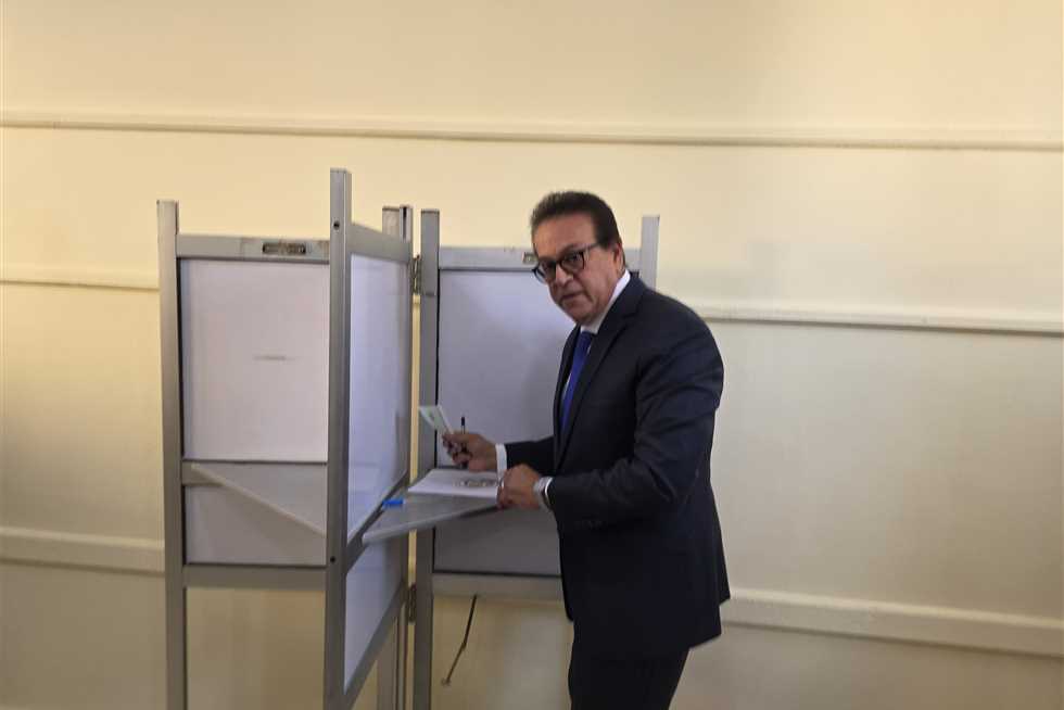 أول الحاضرين.. الحكومة تدلي بصوتها في انتخابات مجلس الشيوخ 2025